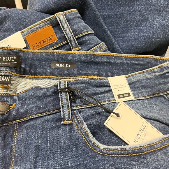 💋NWT💋 Judy Blue Cuffed Destroyed Slim Fit Jeans  Plus Size 24W - Picture 12 of 12